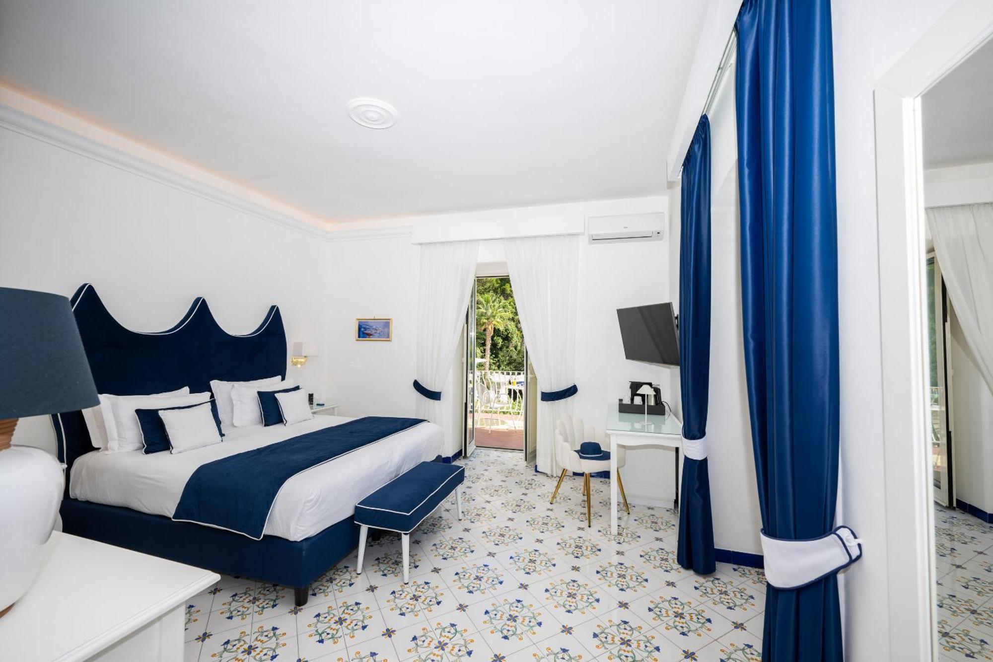 Grand Tritone Hotel 4*